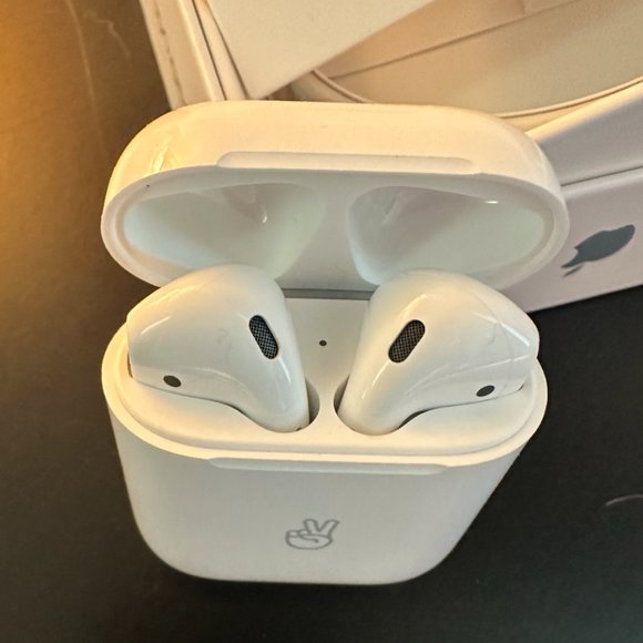 NEW apple airpods 2nd generation - Picture 3 of 5